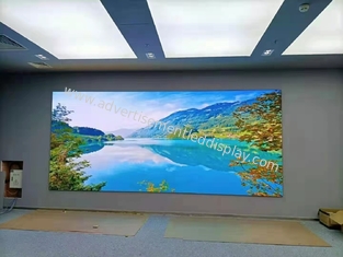 จอโฆษณา LED ในภายใน 1500cd ความสว่างและวัสดุกระเป๋าเหล็ก / อลูมิเนียมสําหรับข้อความที่จับตา