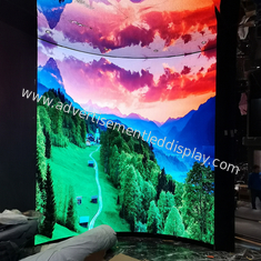 มุมมองที่กว้างขวางในภายใน โฆษณาภายในจอจอ LED สําหรับผู้ชมที่กว้างขวาง